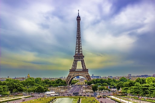 Se loger avec vue sur la Tour Eiffel c'est sympa, mais pas très économique