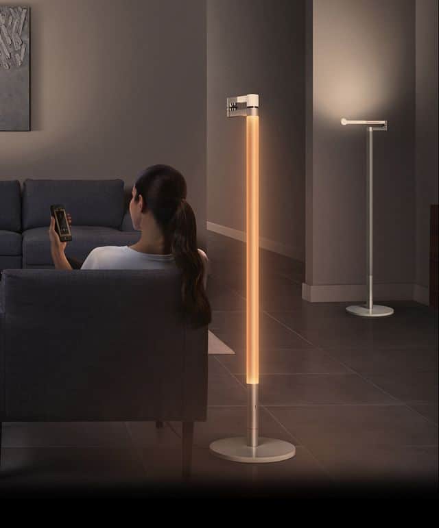 Dans son mode colonne lumineuse d'ambiance, la lampe s'accorde bien dans un intérieur design