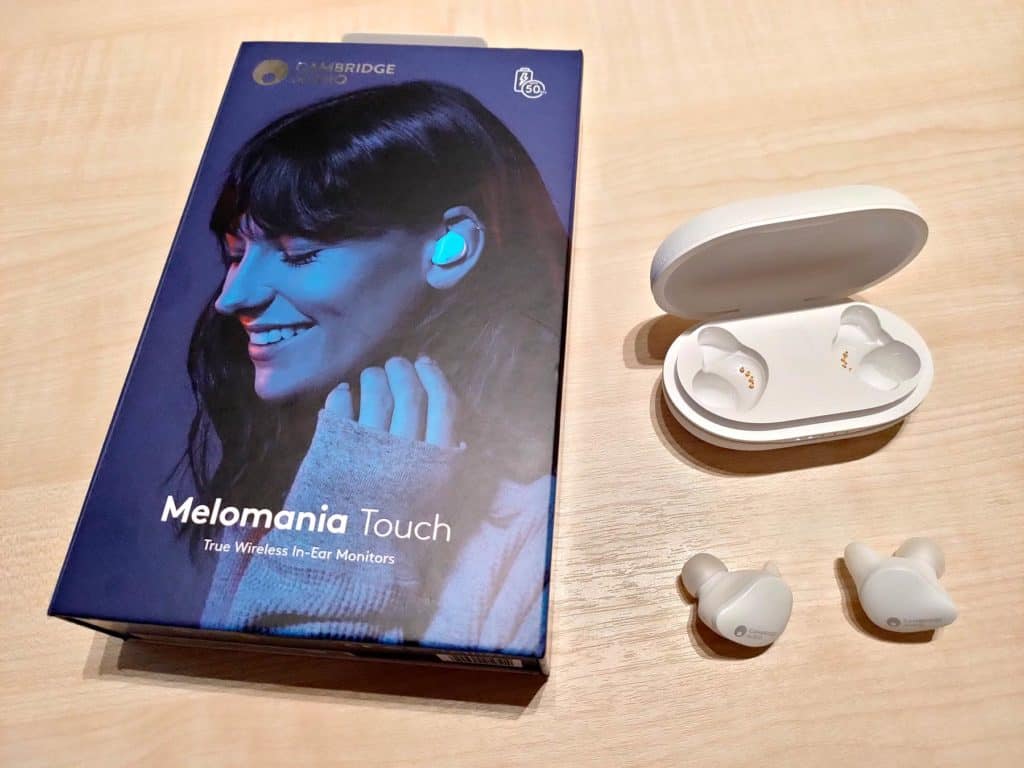 Les écouteurs Melomania Touch à côté de leur boîte