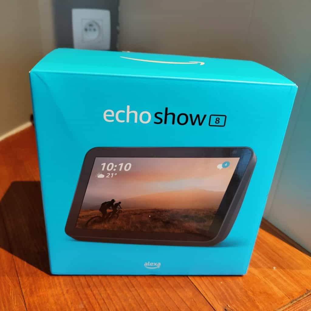 Voilà la boite à la réception de l'Amazon Echo Show 8