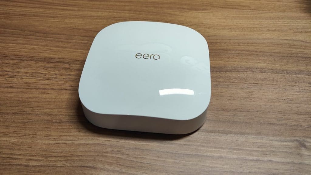Eero Pro 6 Wifi Mesh - Chaque point est assez discret même si j'aurais aimé avoir les dispositifs en noir
