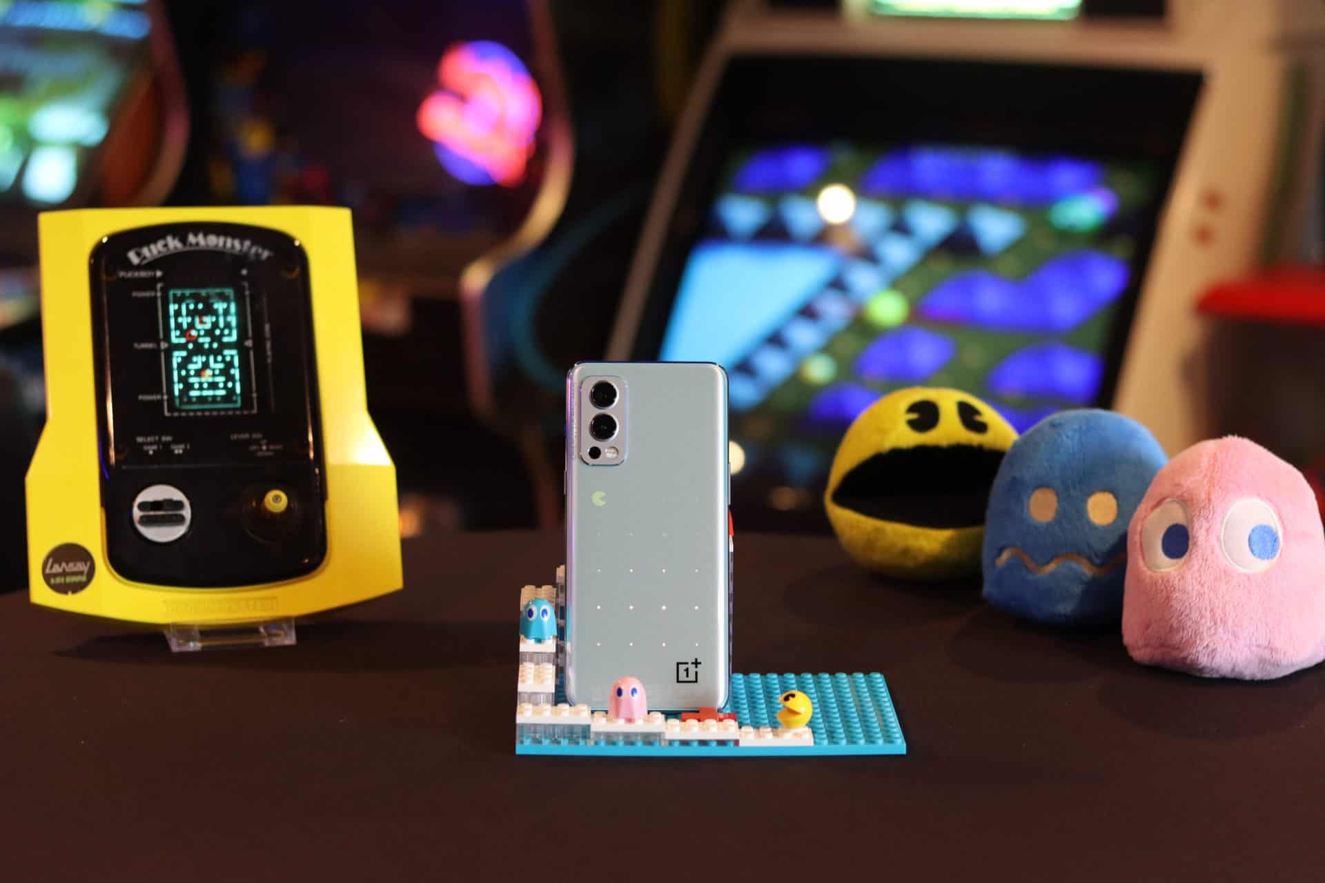 oneplus nord 2 pacman arriere socle