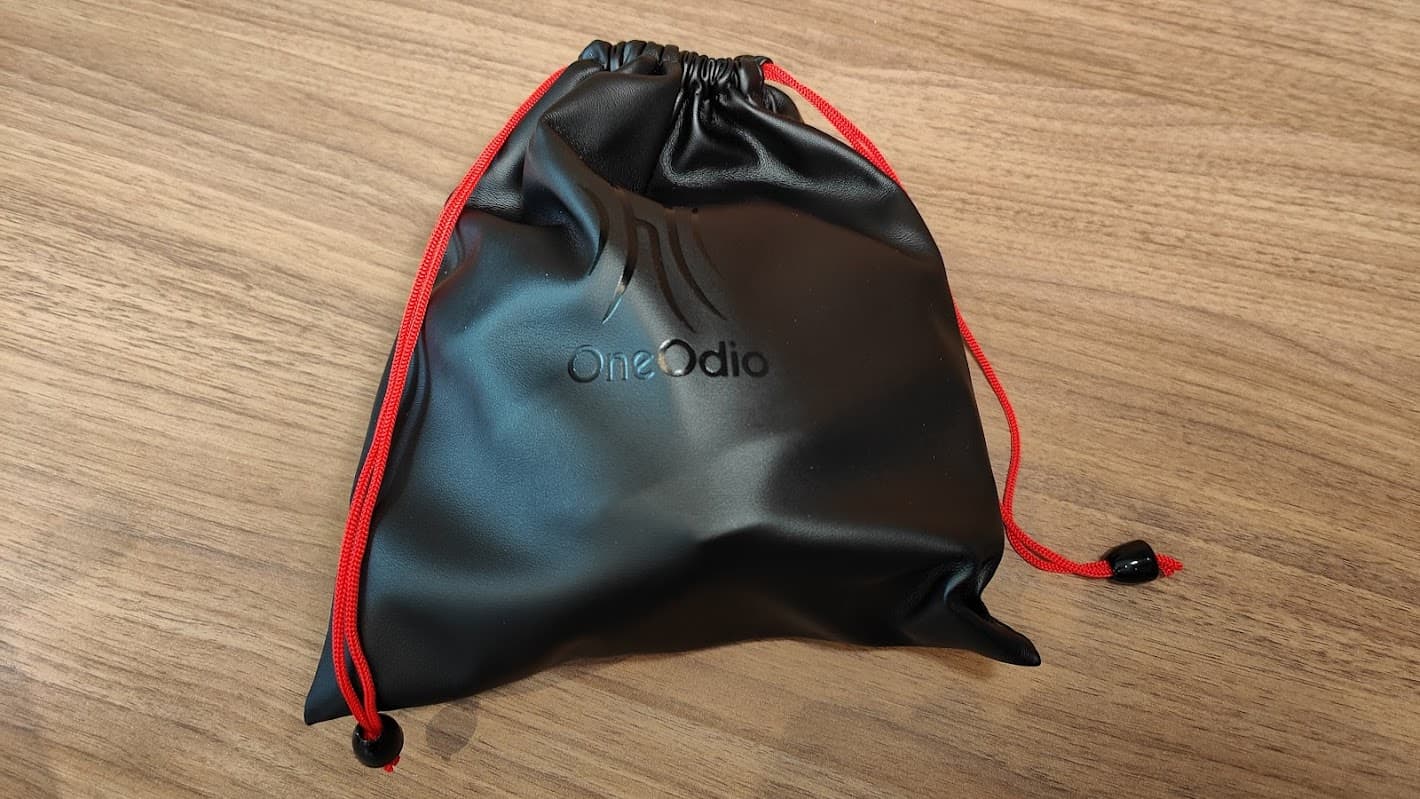 OneOdio FUSION A70 - la petite sacoche livrée avec le casque