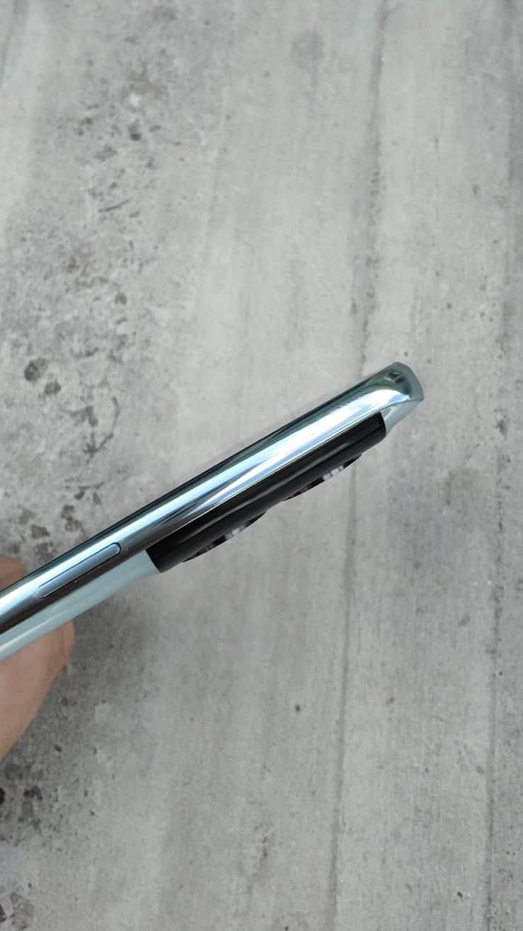 OnePlus 10T 5G : très fin avec des bords droits